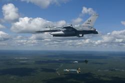 开云体育中国-时空裂隙中的对决，英格兰队横扫日本队，王皓握拍点燃平行宇宙