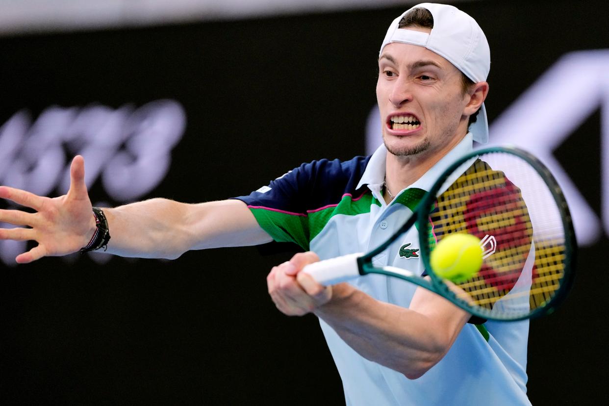 包含法国网球队轻取澳大利亚网球队，兹维列夫爆发神勇的词条