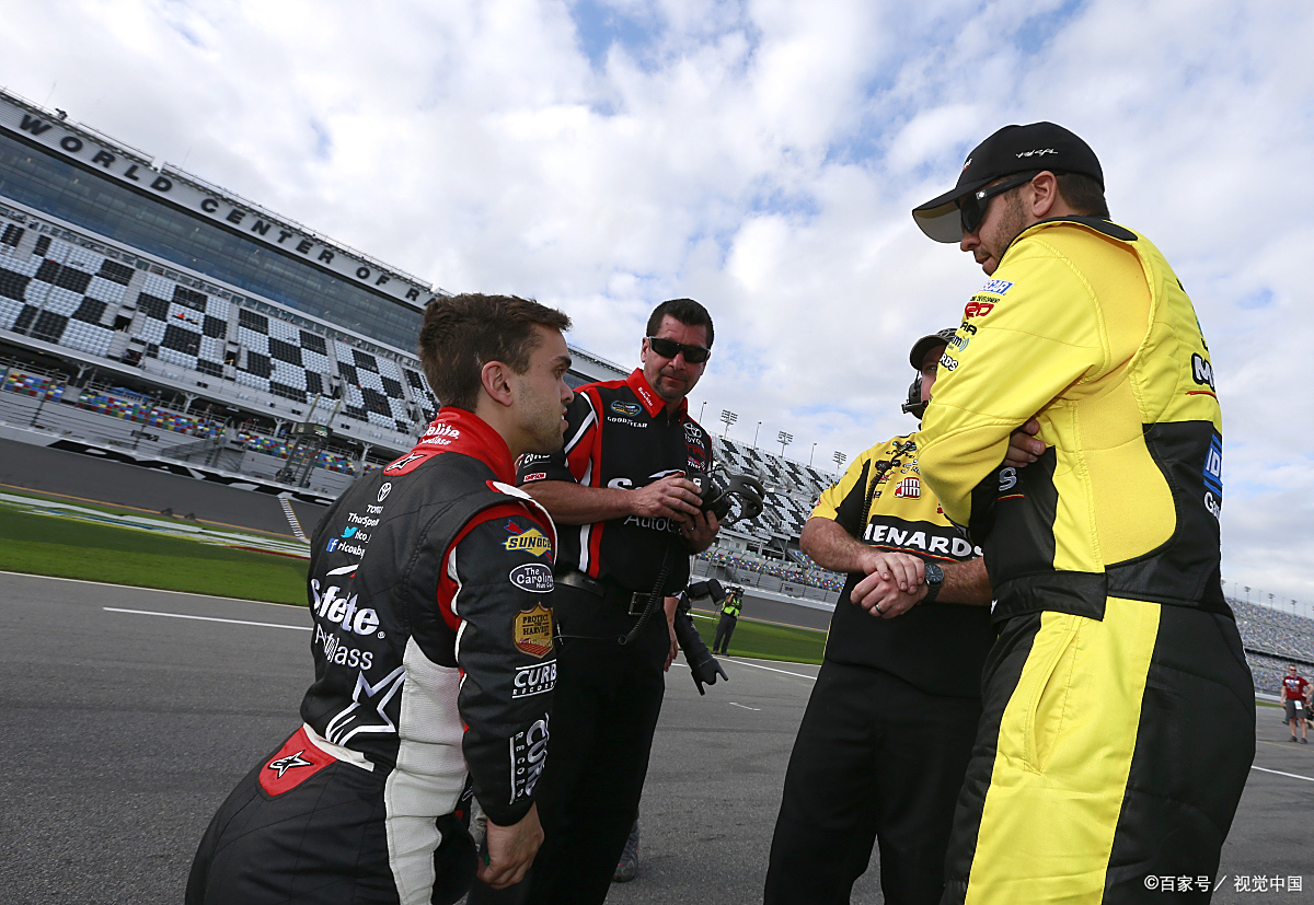 包含红牛车队轻取梅赛德斯，佩雷兹关键制胜的词条