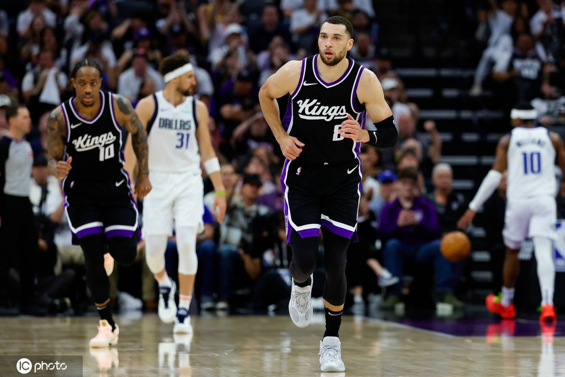 灰熊轻取步行者，德罗赞扛起全队