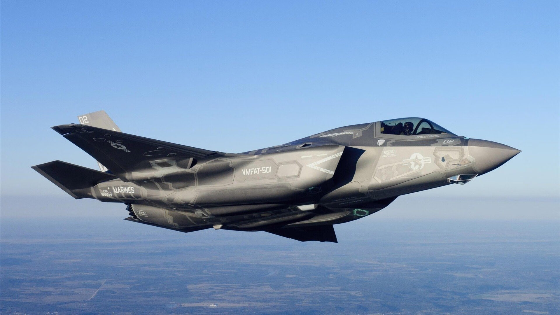 围场内最熟悉的陌生人，塞恩斯用红牛青训的利刃，刺穿了红牛王朝的铠甲