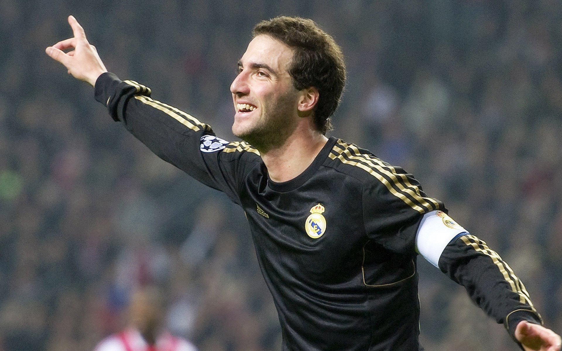 久保建英如金线穿针 厄瓜多尔荒漠风暴逆转多特蒙德