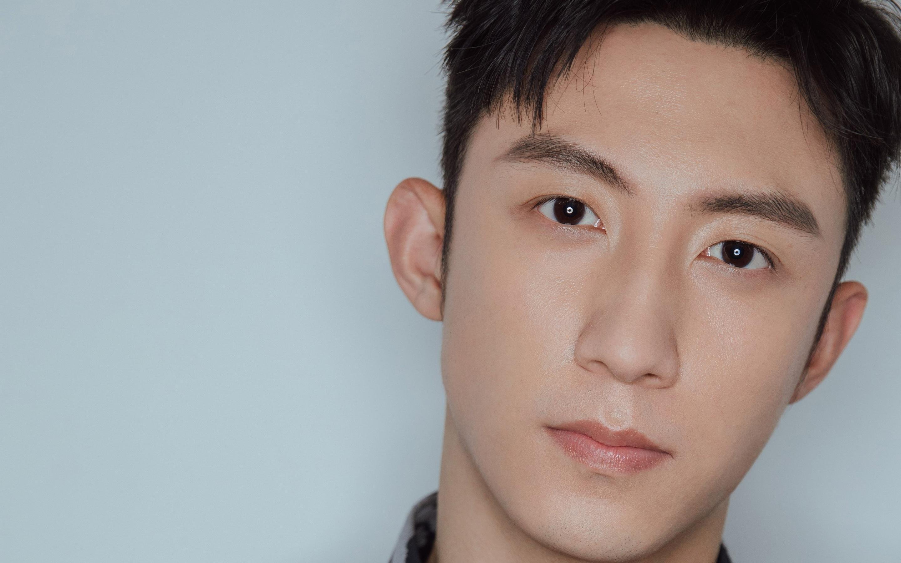 无名者的胜利与巨星的加冕,英雄主义的两种注脚