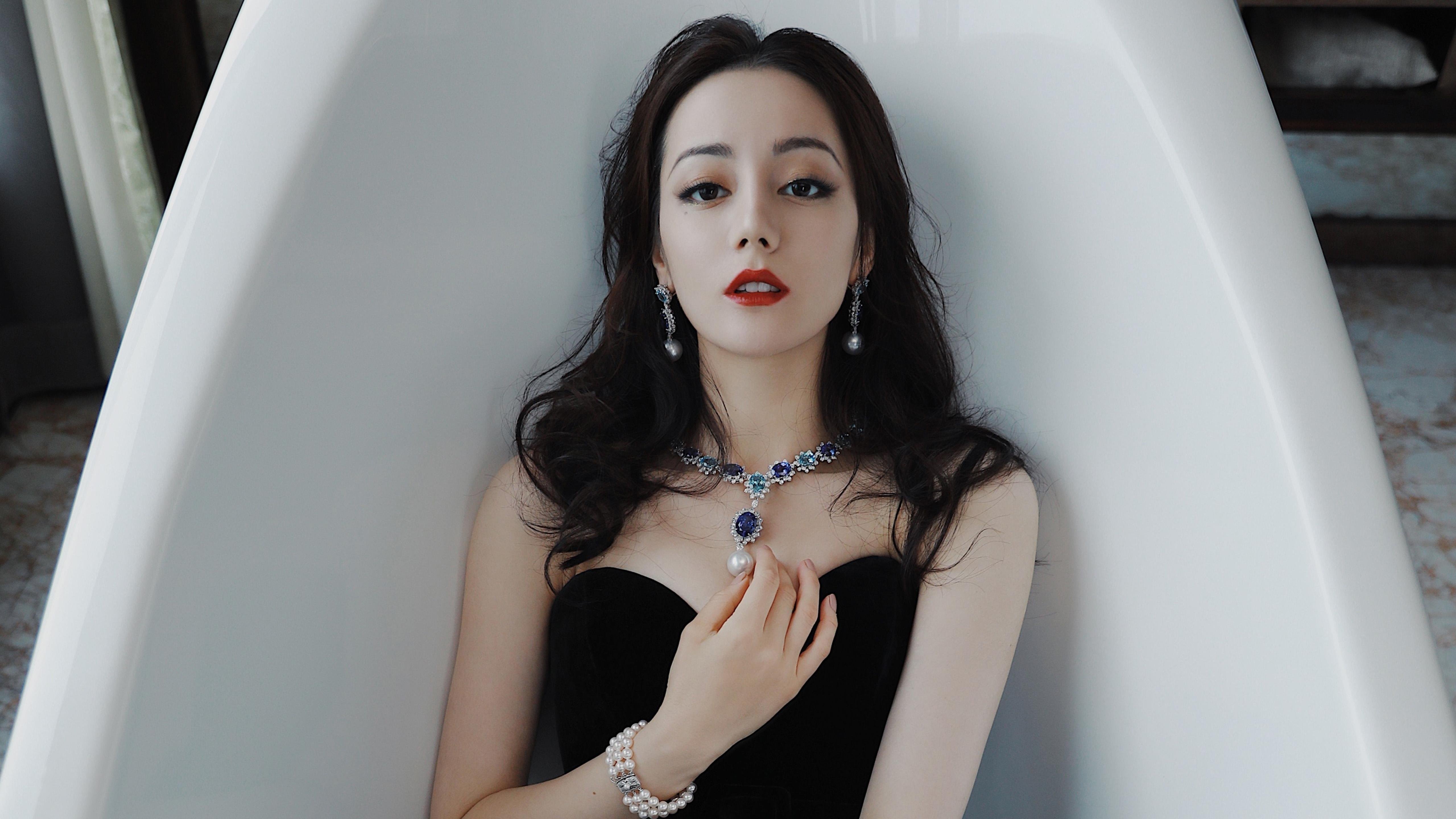 欧冠淘汰赛之夜唯一神话，伊萨克用金箭改写历史